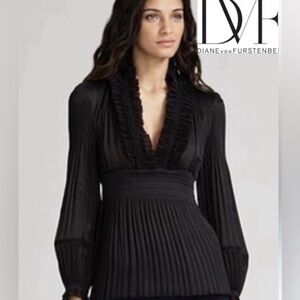 DVF Diane von Furstenberg Black Matador Blouse Pleated Ruffle Detail  Size 6